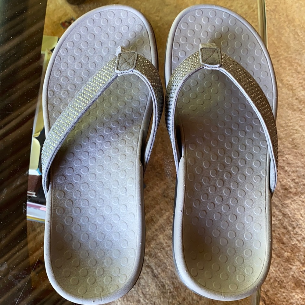 Vionic gray flip flops.  Size 8